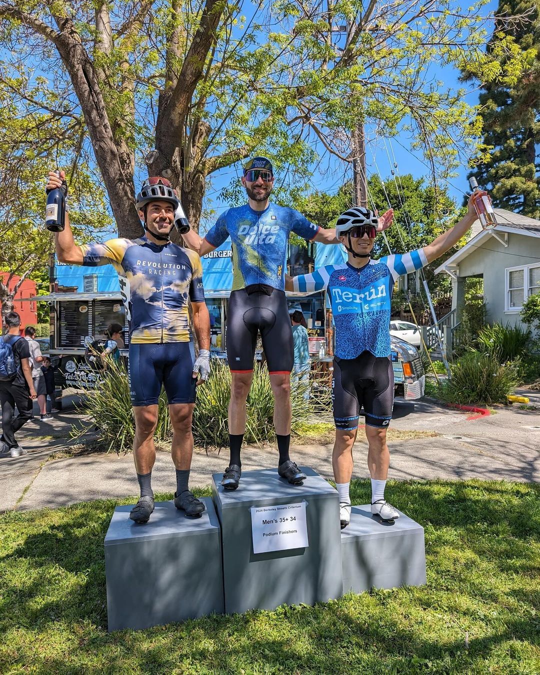 Wrapping up an awesome weekend put on by @berkeleybike at the #berkeleyomnium! The big winner for the weekend was @jacobeyj , taking 🥉in the #berkelyhillsroadrace, 🥇in the #berkeleystreetscriterium, and 🥇in the Omnium in the Elite 4 category! DVC walked away with another 🥇over the weekend in the 35+ 3/4 field with @pier_diprima taking top honors in the criterium. A new “Italian Stallion” in the making? 🤣 Also in the 35+ 3/4 field, the inaugural member of the DVC Colombian contingent @germanandresz wrapped up 🥉 in the Omnium after placing 7th in both the road race and criterium. Consistency pays off! Finally, the man, the myth, the master of data privacy - Gabe P. taking a well deserved 🥈in the 35+ 123 field after towing a 3 man break for the bulk of the race! Amazing job everyone! On to the next weekend!

@sportful @sfitalianathleticclub @equatorcoffees @poggio_labs @achieveptc @tripsforkidsmarin @sage.realestategroup @marinservicecourse @jkbrkb  #onewealthadvisors