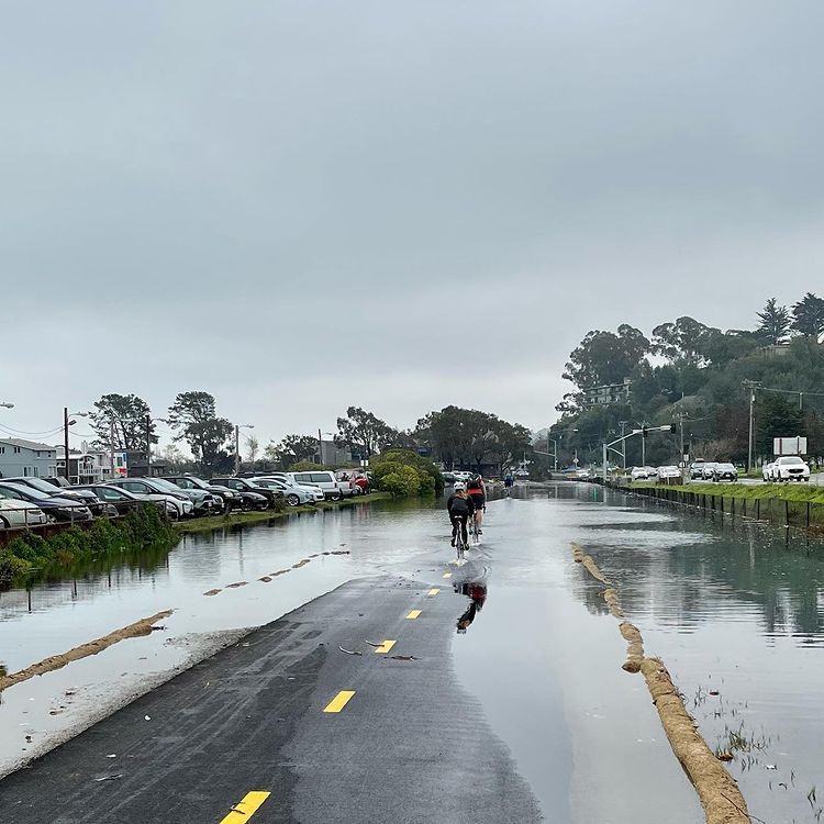These chilly weekends are perfect for long zone 2 rides and hot @equatorcoffees ☕️. Just watch out for the King Tides on your way back into the city 🌊
