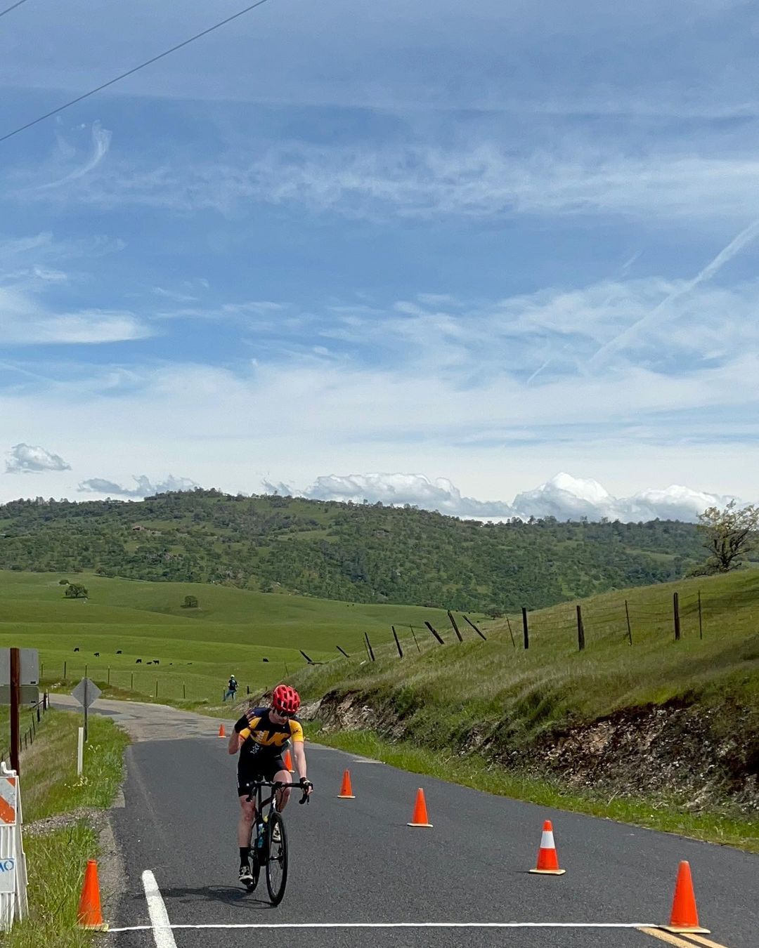 “Via con dios”. No better words to be sent off with when tackling a beast like the Copperopolis Road Race. A beauty and a brute, it certainly stands up to the billing as the hardest race on the @_ncnca_ calendar! Thanks for another fantastic edition @velopromo ! DVC took home a couple of podium spots with @jyangsta finishing strong for 5th in the E3, and Aaron Smith nabbing🥉after being stuck in a break battling 3 others from an opposing team. The spring classics are winding down, and the early summer hilly classics are on the horizon! Let’s go Dolce!

@sportful @sfitalianathleticclub @equatorcoffees @poggio_labs @achieveptc @tripsforkidsmarin @sage.realestategroup @marinservicecourse @jkbrkb #themenkegeoup #onewealthadvisors