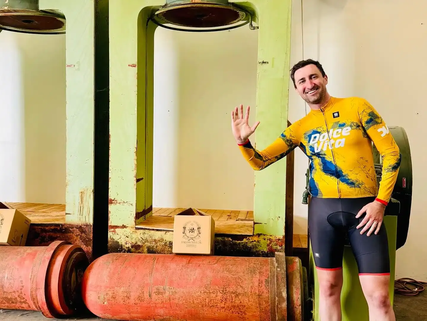 The power of the yellow jersey carries on,  great teamwork!! 🥳
@BarianiRoadRace 
taking home 🥈@markcoughlan @germanandresz in 4th! @j__yates making it 5th! 
@michaelking 6th
@chrisbarr 8th
@wingto  9th

Despite the wind being strong, the determination and teamwork helped everyone push through.

Specially mention to @jairomolina for being a super domestique 🙌🏻

@sportful @sfitalianathleticclub @equatorcoffees @poggio_labs @achieveptc @pinkpuffinbicycles @osmonutrition @jkbrkb  #onewealthadvisors

#ncnca