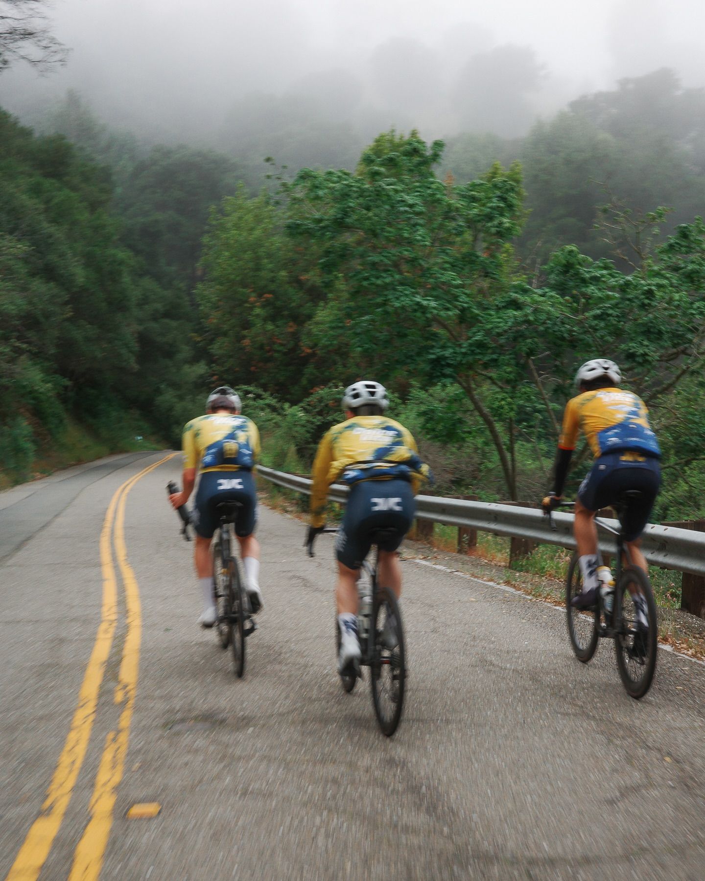 Foggy morning vibes with @dolce_vita_cycling. Moment of appreciation for our 2026 kit and sponsors 🙌

#cycling #ncnca #dolcevitacycling #racebikes
