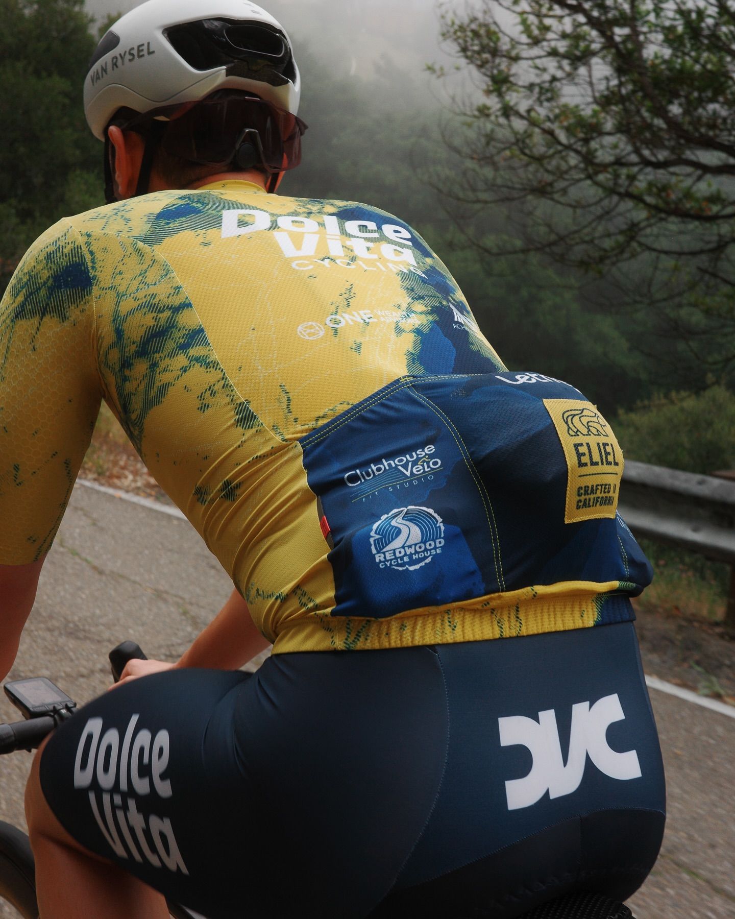 Foggy morning vibes with @dolce_vita_cycling. Moment of appreciation for our 2026 kit and sponsors 🙌

#cycling #ncnca #dolcevitacycling #racebikes