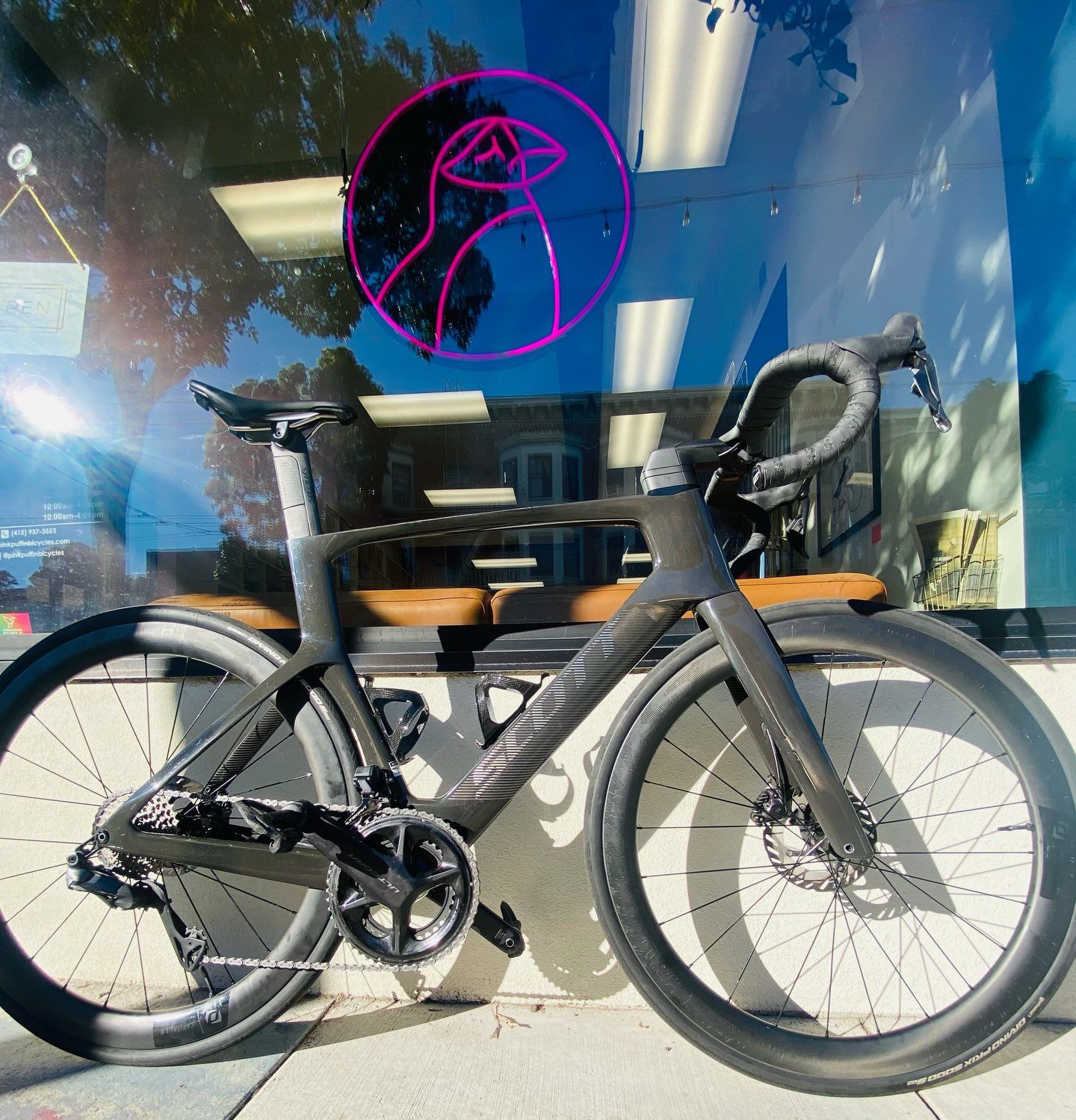 All aboard! 🚲 Big thanks to @pinkpuffinbicycles for keeping our bikes dialed, race-ready, and rolling all the way to the finish line.

Bike: @scott.bikes Foil

#bayareacycling #critracing #cycling #sanfrancisco #racing