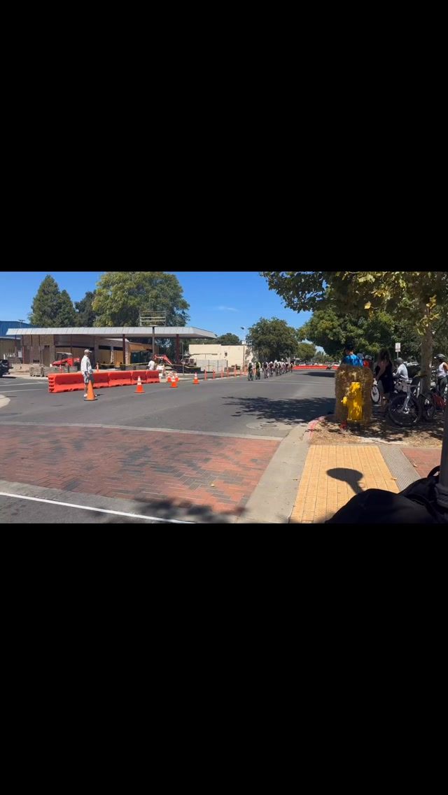Sizzled at this scorcher🥵 but @pier_diprima got onto the 2nd step. Congrats🥈!!

The Winters Crit District Championship M35-39 & M40-44 was quite a show. The breaks, attacks, and single file trains🚂were relentless. Course was dope too!!

#bayareacycling #critracing #cycling #sanfrancisco #racing